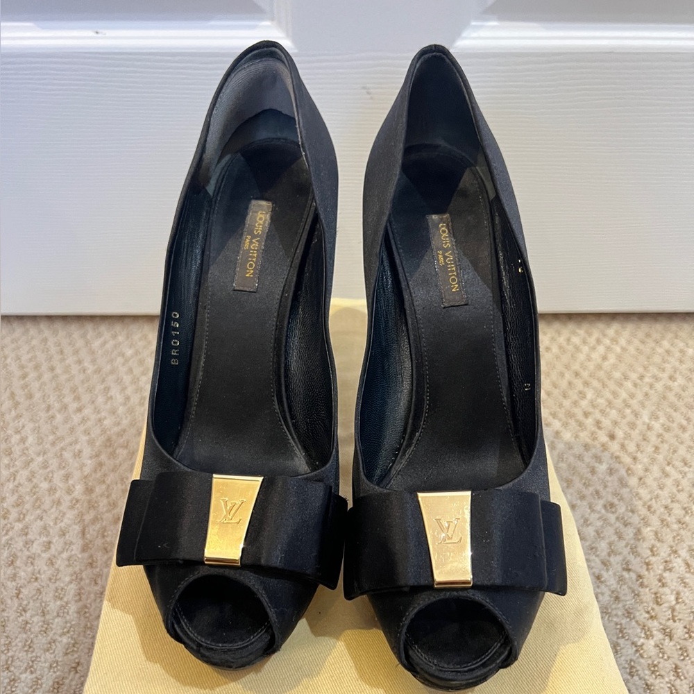 Louis Vuitton Black Satin Size38